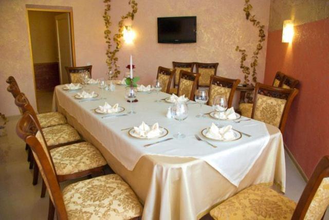 Coliseum Hotel Khmelʼnytsʼkyy Buitenkant foto
