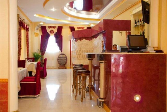 Coliseum Hotel Khmelʼnytsʼkyy Buitenkant foto