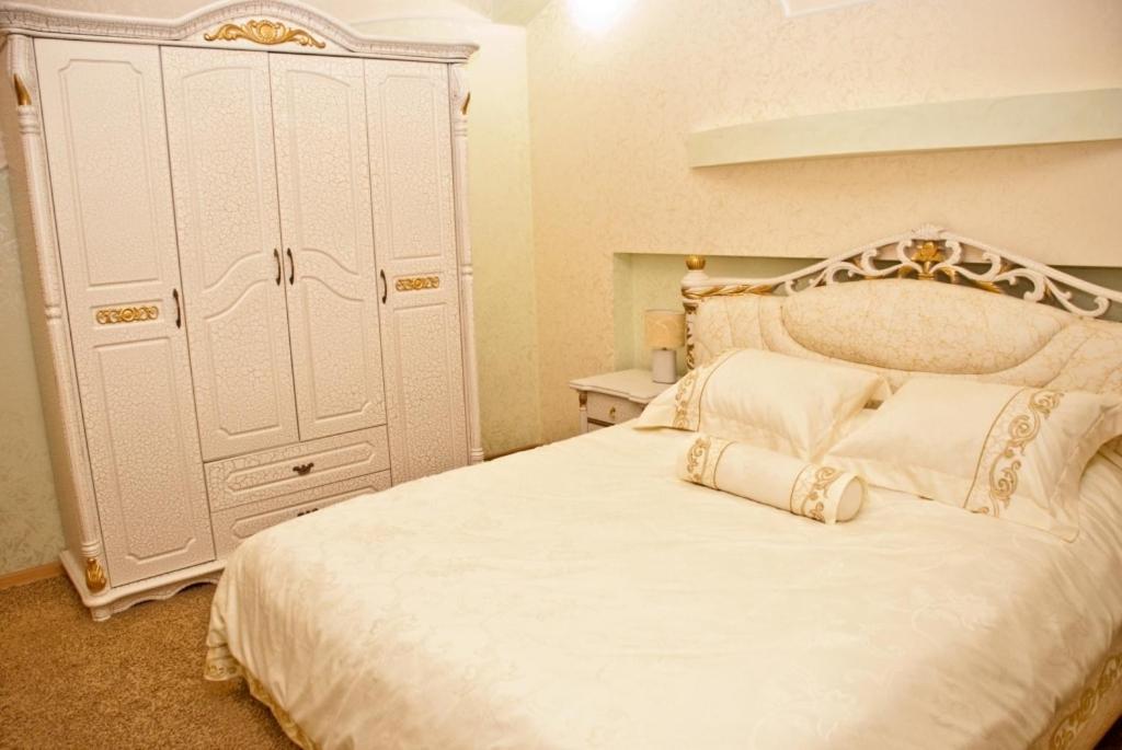 Coliseum Hotel Khmelʼnytsʼkyy Kamer foto