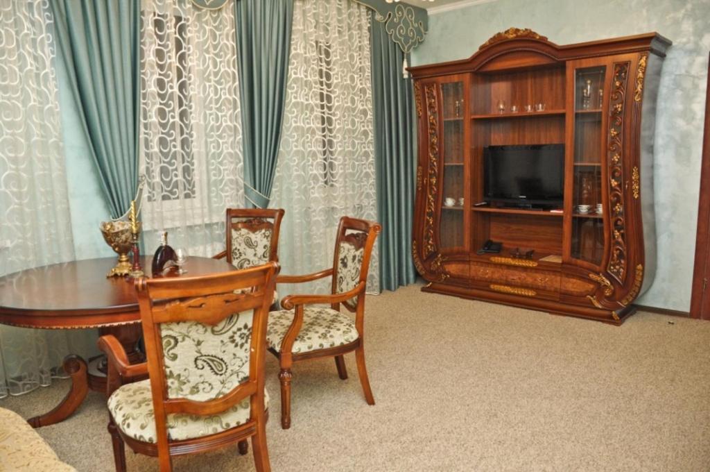 Coliseum Hotel Khmelʼnytsʼkyy Kamer foto