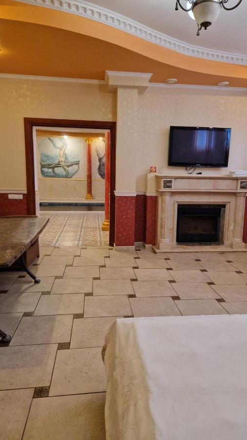 Coliseum Hotel Khmelʼnytsʼkyy Buitenkant foto