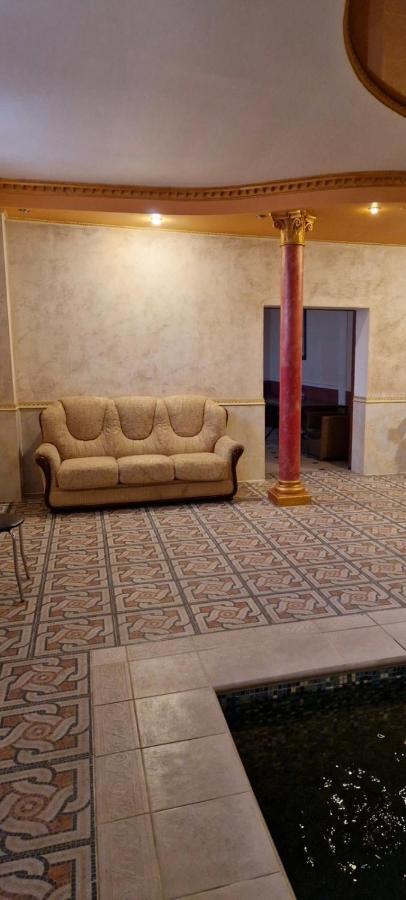 Coliseum Hotel Khmelʼnytsʼkyy Buitenkant foto