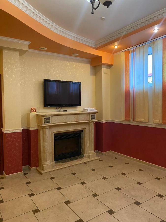 Coliseum Hotel Khmelʼnytsʼkyy Buitenkant foto