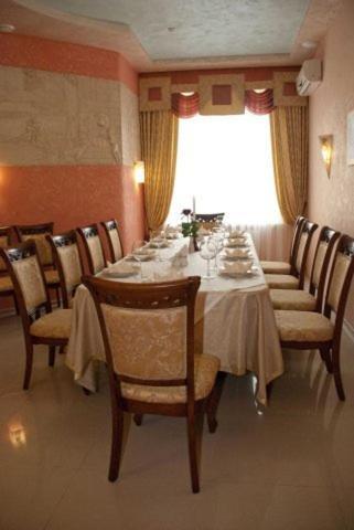Coliseum Hotel Khmelʼnytsʼkyy Buitenkant foto