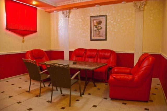 Coliseum Hotel Khmelʼnytsʼkyy Buitenkant foto
